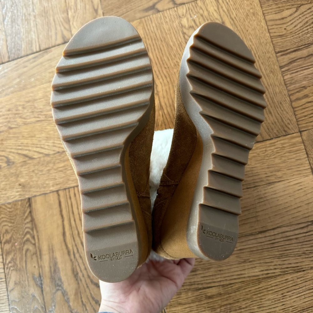 Koolaburra Tan Shearling Wedge Ankle Boots Nooties - Picture 3 of 4